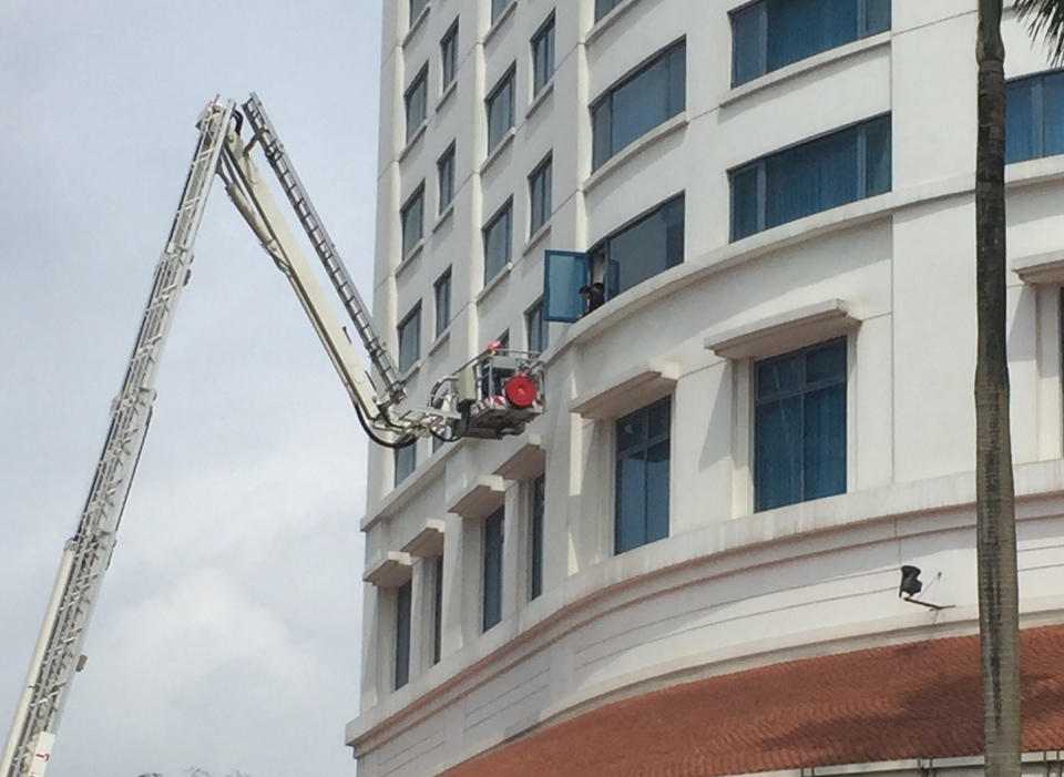 Hà Nội: Giả định cháy khách sạn Daewoo, 11 người được giải cứu - Ảnh 5