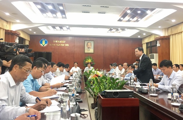 Bộ trưởng Bộ NN&PTNT Nguyễn Xuân Cường: Không vì thiếu thịt lợn mà tái đàn ồ ạt - Ảnh 1