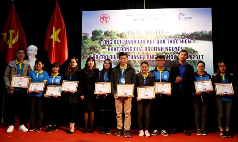 Đội “Hỗ trợ du lịch Thăng Long - Hà Nội” giúp khoảng 22.450 lượt du khách - Ảnh 2
