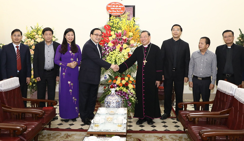 Lãnh đạo Thành phố chúc mừng Giáng sinh tại Tòa Tổng giám mục Hà Nội - Ảnh 1