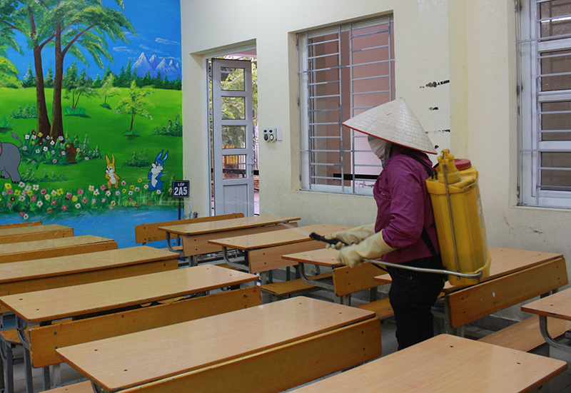 Quận Hoàng Mai: Khử khuẩn các trường học phòng dịch nCov - Ảnh 4