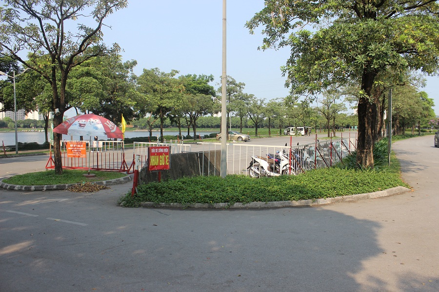 Hà Nội: Công viên vắng vẻ ngày đầu kỳ nghỉ Lễ 30/4 - Ảnh 3