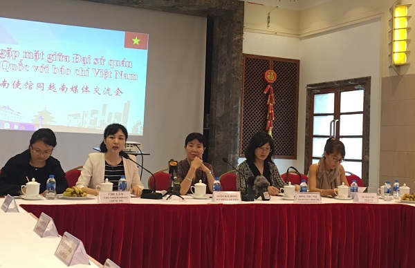 Đại sứ quán Trung Quốc trao đổi về chính sách sau "lưỡng hội" và quan hệ Việt-Trung - Ảnh 1