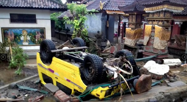 Chùm ảnh phản ánh thiệt hại nặng nề sóng thần gây ra cho Indonesia - Ảnh 7