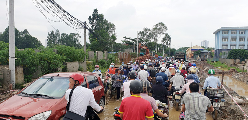 Tại quận Nam Từ Liêm: Thi công mở rộng đường gây mất an toàn giao thông - Ảnh 6