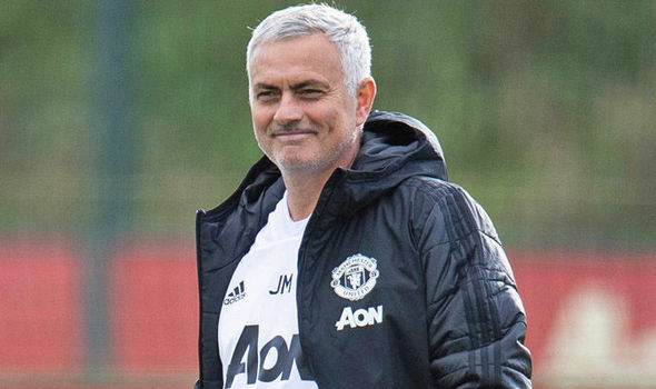 Mourinho muốn thanh lọc "bang hội" ở Real trước khi trở lại - Ảnh 1