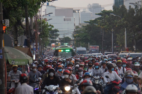 TP Hồ Chí Minh: Đường xá “nghẹt thở” những ngày trước Tết Nguyên Đán 2020 - Ảnh 2