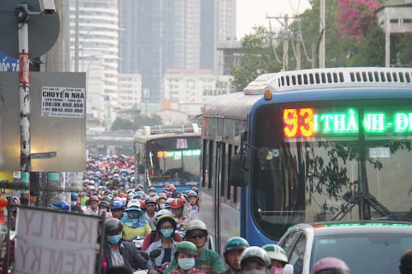 TP Hồ Chí Minh: Đường xá “nghẹt thở” những ngày trước Tết Nguyên Đán 2020 - Ảnh 3