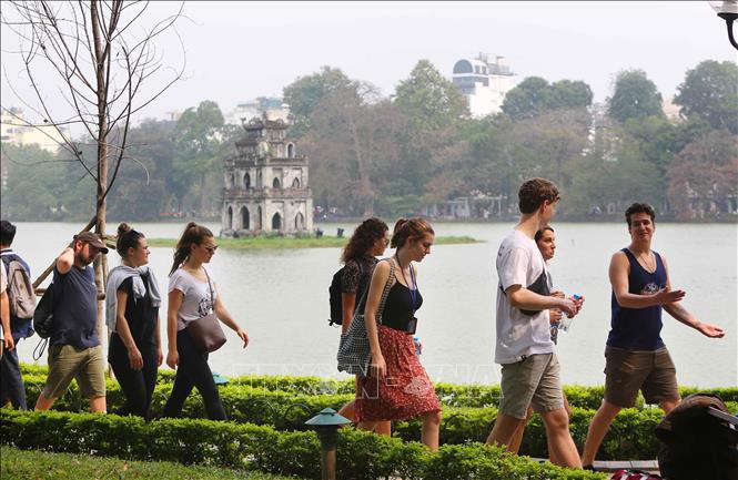 Đề nghị rà soát, miễn giảm tiền phòng với khách nước ngoài mắc kẹt ở Việt Nam - Ảnh 1