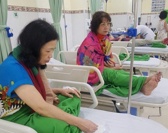 Vụ việc 9 du khách bị ngộ độc thực phẩm ở Đà Nẵng: Ai chịu trách nhiệm? - Ảnh 2