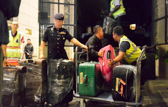 Cảnh sát Malaysia tịch thu 72 túi tiền mặt, trang sức tại nhà ông Najib Razak - Ảnh 1