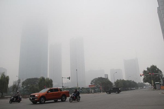 Hà Nội tiếp tục có sương mù, TP Hồ Chí Minh lo ngập nặng khi áp thấp vào Biển Đông - Ảnh 2