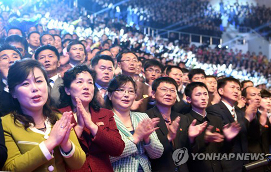 Ấn tượng với "đêm nhạc lịch sử" của các nghệ sĩ Hàn - Triều tại Bình Nhưỡng - Ảnh 6