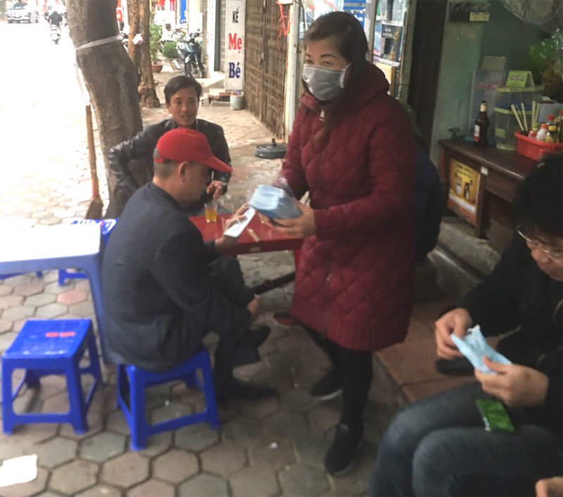 Hà Đông: Hàng chục nghìn khẩu trang được phát miễn phí giúp người dân chống dịch nCoV - Ảnh 12