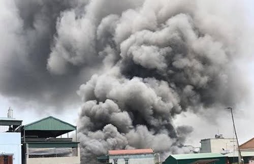 Hà Nội: Cháy dữ dội tại xưởng gỗ ở Hữu Bằng, Thạch Thất - Ảnh 2