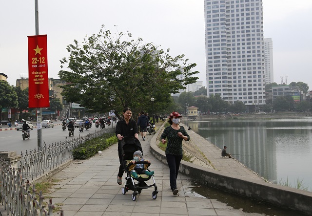 Xử lý ô nhiễm không khí tại Hà Nội: Cần nhiều giải pháp quyết liệt - Ảnh 1