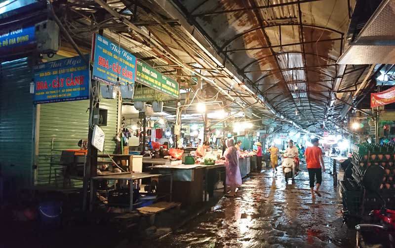 Hà Nội: Chợ và siêu thị vắng khách, giá các mặt hàng ổn định - Ảnh 1