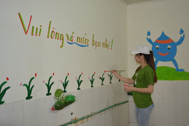 Các huyện ngoại thành Hà Nội khắc phục khó khăn đón năm học mới - Ảnh 2