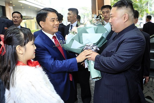 Chủ tịch Hà Nội Nguyễn Đức Chung đón Nhà lãnh đạo Kim Jong-un - Ảnh 2