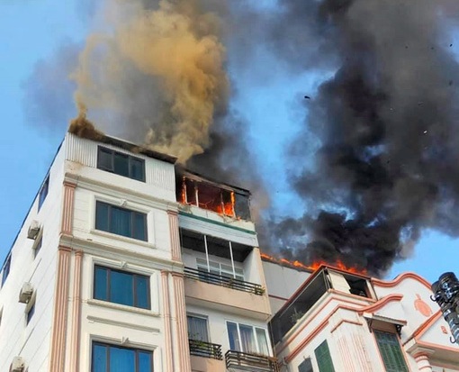 Hà Nội: Cháy lớn tại toà nhà House Xinh trên phố Trung Kính - Ảnh 3