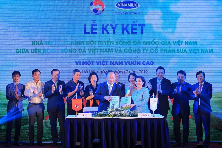 Vinamilk tài trợ chính cho các đội tuyển bóng đá quốc gia Việt Nam - Ảnh 1