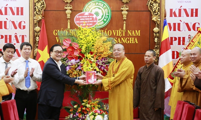 Chủ tịch Quốc hội chúc mừng Giáo hội Phật giáo Việt Nam nhân dịp Lễ Phật đản - Ảnh 2