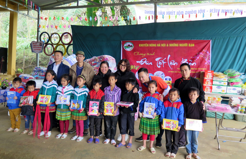 Trung tâm Khuyến nông Hà Nội tặng quà học sinh huyện Mù Cang Chải - Ảnh 4