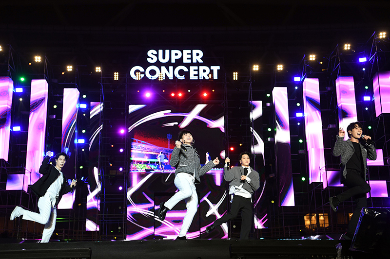 EXO-SC, ELRIS, NCT 127... "đốt cháy" Mỹ Đình trong đêm nhạc “2020 K-Pop Super Concert” - Ảnh 1