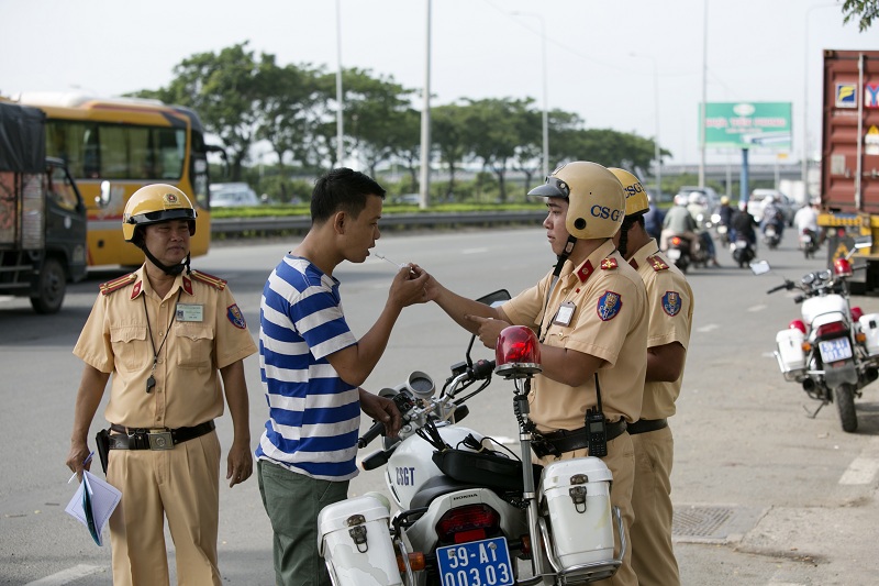 TP Hồ Chí Minh: Hơn 700 trường hợp vi phạm giao thông đã bị xử lý - Ảnh 2