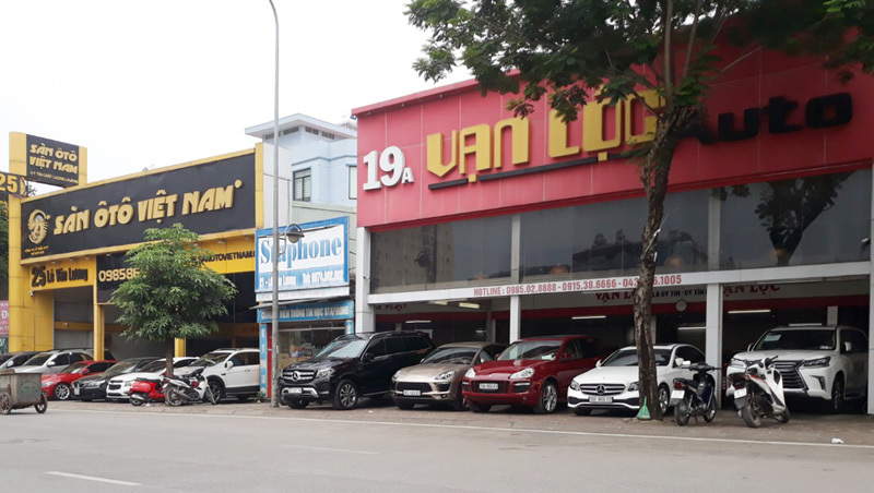 Tuyến Tố Hữu - Lê Văn Lương: Hàng loạt cửa hàng ô tô lấn chiếm lòng đường, vỉa hè - Ảnh 6