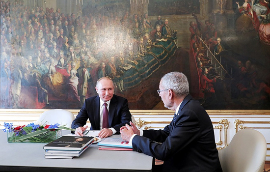 Tổng thống Putin kêu gọi EU dỡ bỏ lệnh trừng phạt - Ảnh 1