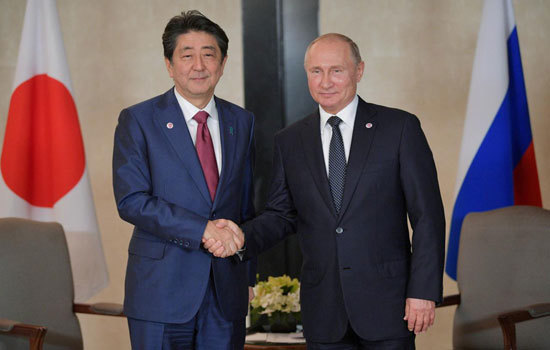 Thủ tướng Nhật Bản mong muốn sớm ký hiệp ước hòa bình với Nga - Ảnh 1