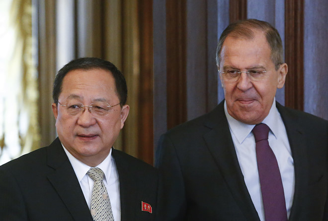 Ngoại trưởng Nga và Triều Tiên bất ngờ gặp mặt trước hội nghị Mỹ - Triều - Ảnh 1