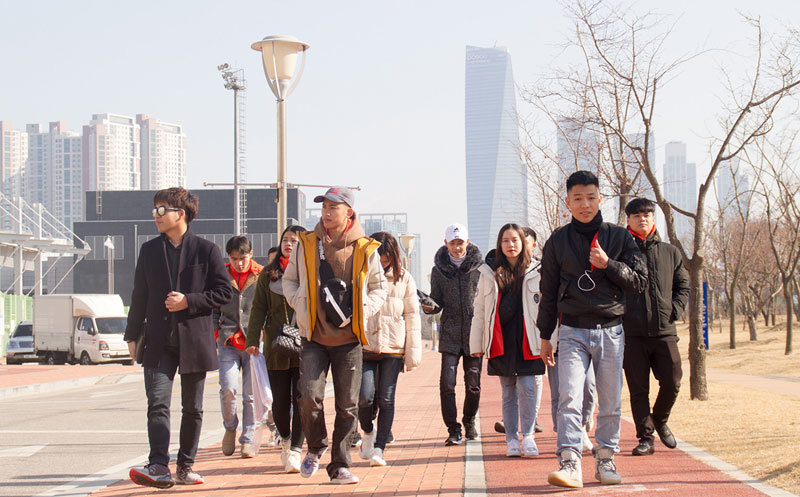 Du học sinh tại Hàn Quốc: Nỗi niềm “lấy ngày làm đêm” - Ảnh 1