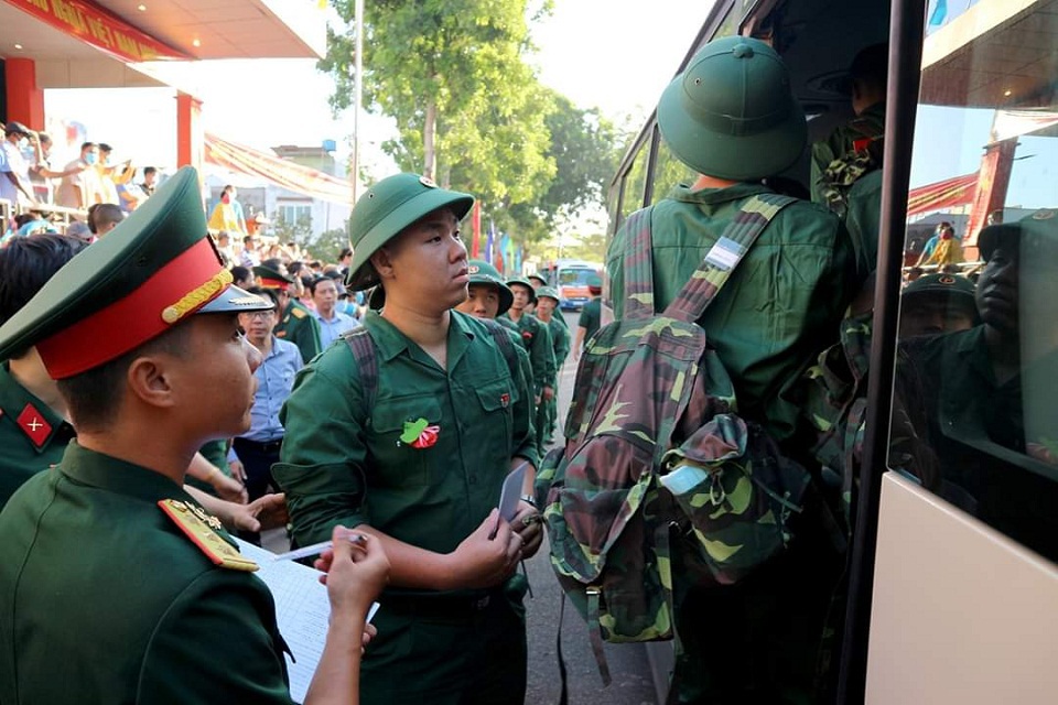 Gần 4.500 thanh niên TP Hồ Chí Minh hăng hái lên đường nhập ngũ - Ảnh 11