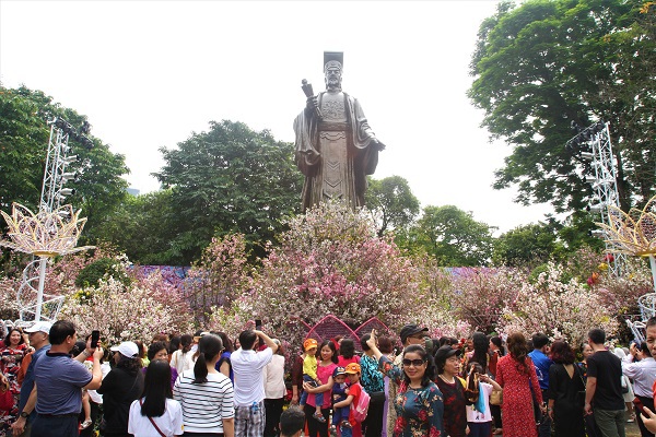 Lễ hội hoa anh đào Nhật Bản - Hà Nội 2019 kéo dài thêm 1 ngày - Ảnh 1