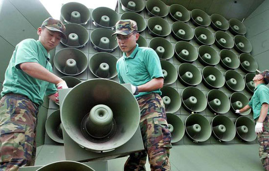 Hàn Quốc sẽ dỡ bỏ các loa phóng thanh dọc biên giới từ ngày 1/5 - Ảnh 1