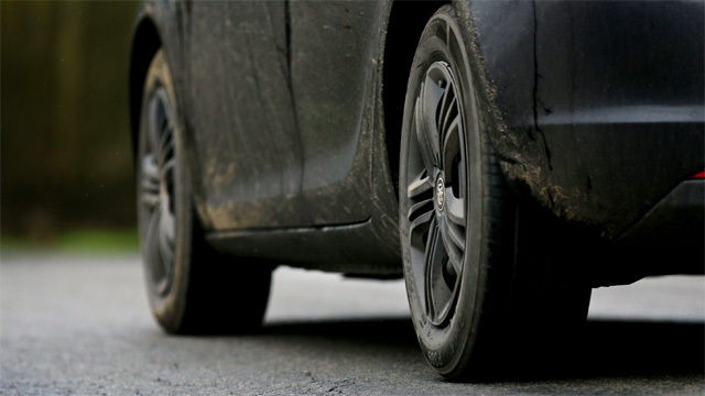 Hao mòn lốp và phanh có thể gây ra ô nhiễm cao hơn nhiều lần so với khí thải ô tô - Ảnh 1