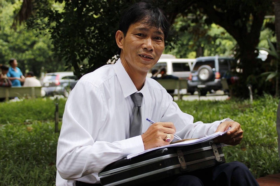 TP Hồ Chí Minh: Dân đem loa "kẹo kéo" tới phiên tòa xử UBND Quận 2 bị dân kiện - Ảnh 4