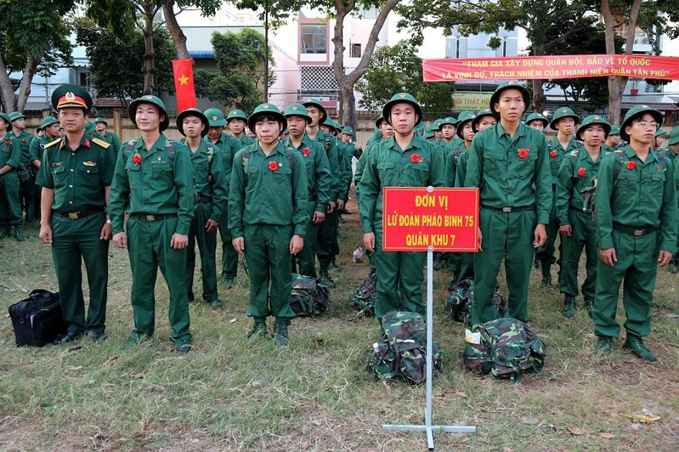 Gần 4.500 thanh niên TP Hồ Chí Minh hăng hái lên đường nhập ngũ - Ảnh 8