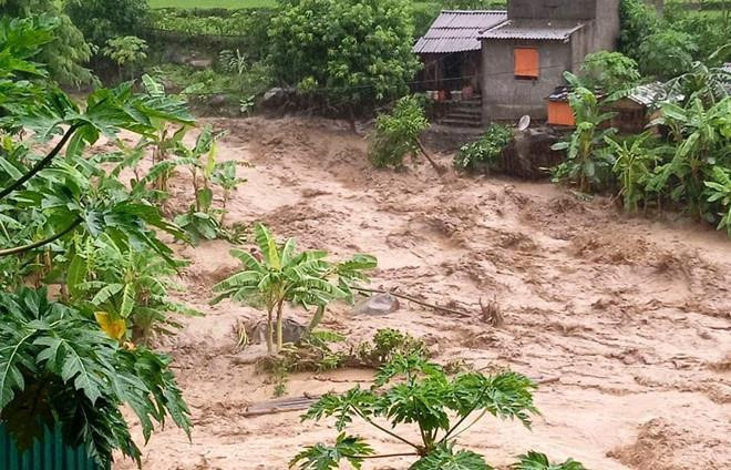 Hà Nội hỗ trợ 1,65 tỷ đồng cho các tỉnh Bắc Bộ và Thanh Hóa bị thiệt hại do mưa lũ - Ảnh 1