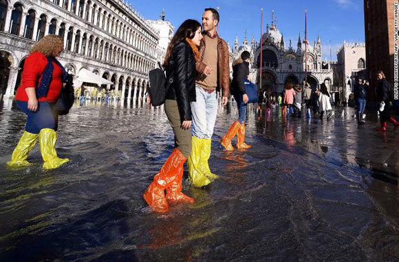 Italia: Venice "thất thủ" do triều cường dâng cao nhất trong 50 năm - Ảnh 4
