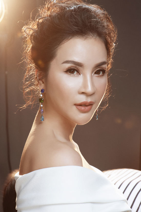 MC Thanh Mai gợi cảm trong váy dạ hội - Ảnh 10