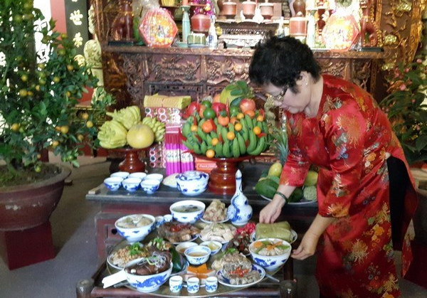 Mâm cỗ Tết là một trong những thứ không thể thiếu trong mỗi nhà Việt Nam trong mùa Tết. Nó đại diện cho sự giàu có, sung túc và thịnh vượng. Hãy cùng xem qua ảnh liên quan để khám phá những món ăn truyền thống và tinh túy của mâm cỗ Tết.