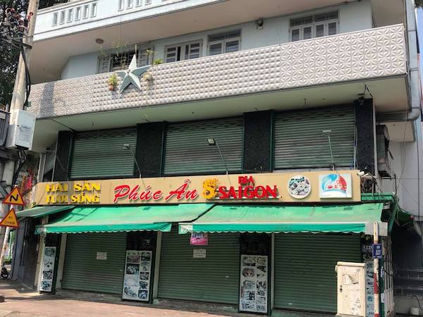 TP Hồ Chí Minh: Nhà hàng, quán nhậu…“cửa đóng then cài” vì dịch Covid-19 - Ảnh 2