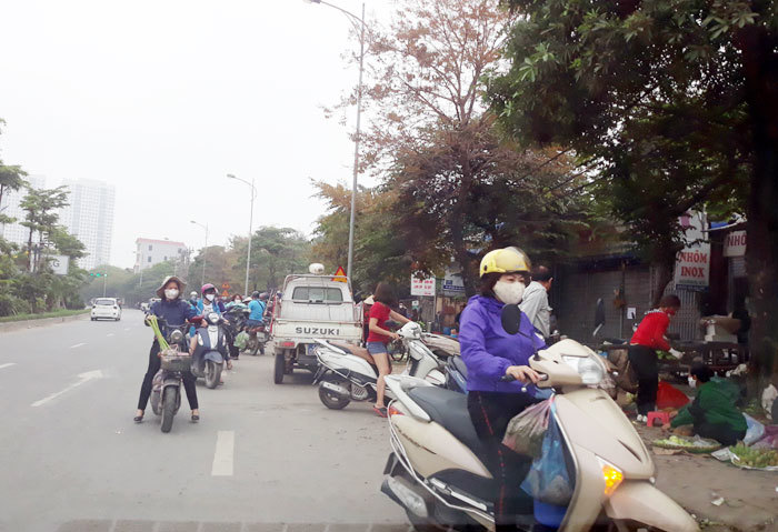 [Bạn đọc viết] Mất trật tự do chợ tạm - Ảnh 1