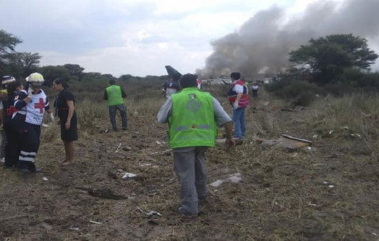 Hiện trường máy bay chở 101 người rơi ở Mexico, hơn 80 hành khách bị thương - Ảnh 2