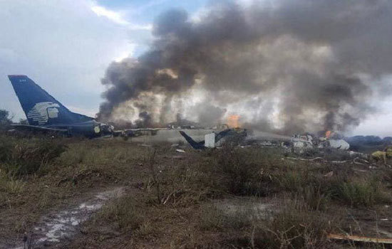 Hiện trường máy bay chở 101 người rơi ở Mexico, hơn 80 hành khách bị thương - Ảnh 5