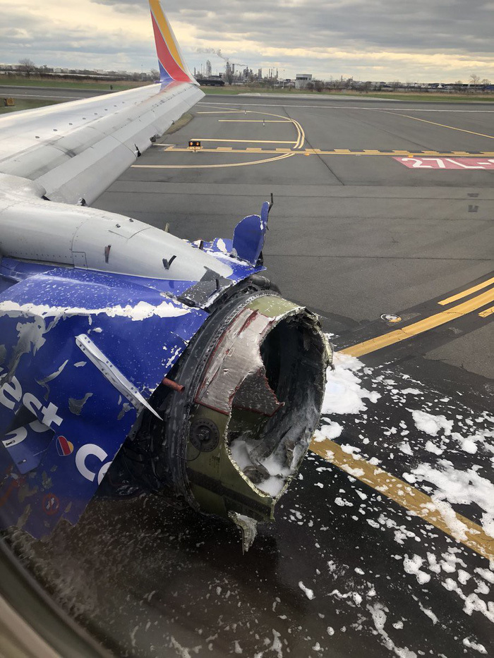 Máy bay dân dụng Mỹ nổ động cơ giữa không trung, một người rơi khỏi cửa sổ - Ảnh 3