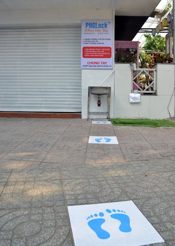 TP Hồ Chí Minh: Xuất hiện "máy ATM" phát gạo miễn phí cho người nghèo - Ảnh 1